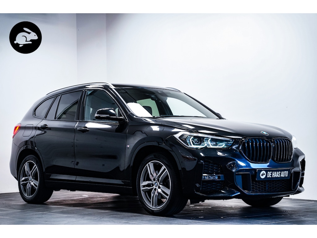 BMW X1 sDrive18i M Sport Black ed|Trekhaak|Camera|Head up|Navi