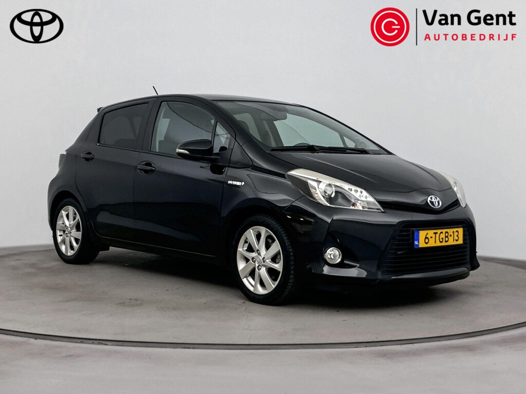 Toyota Yaris 1.5 Full Hybrid Dynamic | Panoramadak | Navigatie | Keyless | Cruise Control | Clima | Parkeersensoren achter | Camera | 16 inch | Bluetooth | Dakspoiler