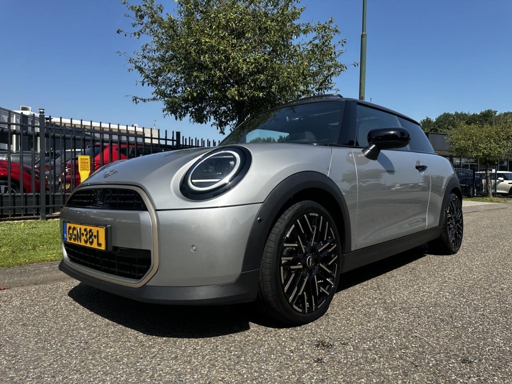 MINI Cooper Mini (f66) 1.5 156pk Aut C Full Options Pano-dak NL Auto Smetteloos