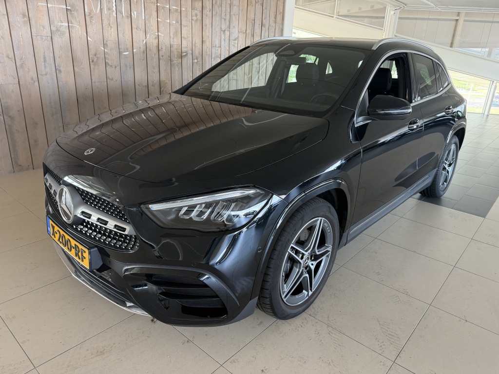 Mercedes-Benz GLA 180 AMG Line