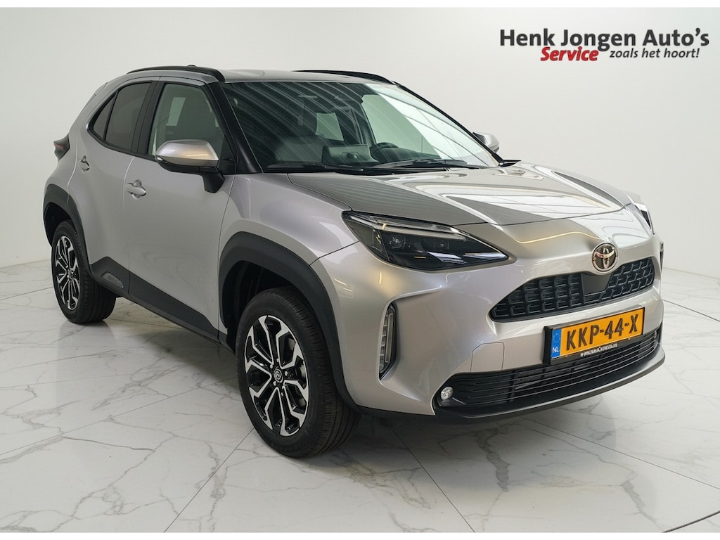 Toyota Yaris Cross 1.5 Hybrid 115 First Edition uit 2025 Rijklaar + Fabrieksgarantie Henk Jongen Auto's in Helmond,  al 50 jaar service zoals 't hoort!