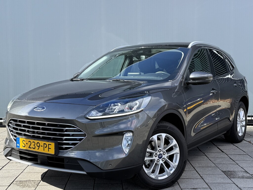 Ford Kuga BWJ 2023 | 2.5 PHEV 225PK Titanium | PANO DAK | CAMERA A | CARPLAY | CLIMA | CRUISE | NAVI | PRIV. GLAS | MULTIFUNCT. STUUR | LMV