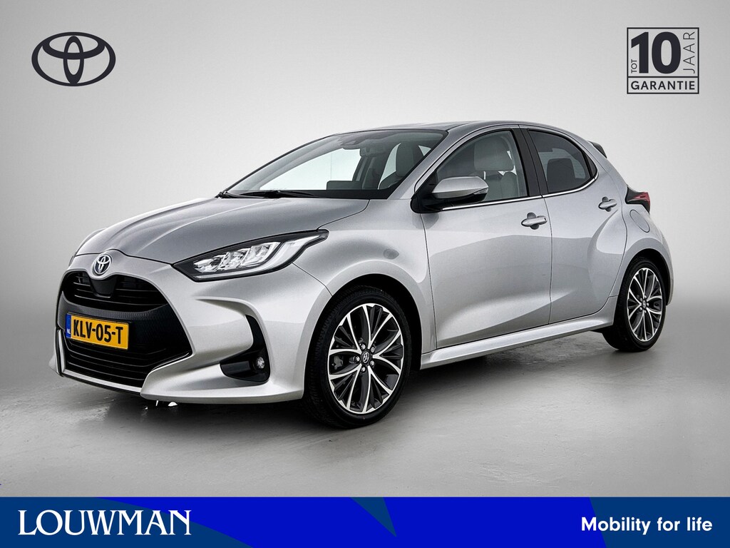 Toyota Yaris 1.5 Hybrid Style + | BTW Voertuig | lichte kleur interieur | Half leder/stof | Stoelverwarming | 17" velgen | Navigatie | Apple CarPlay/Android auto | Cruise Control Adaptive | Climate Control |