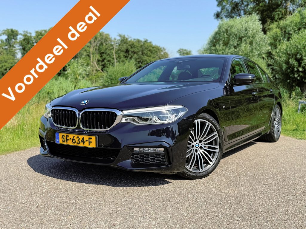 BMW 5-Serie 520i High Executive M-Sport / Automaat / Camera / Climate Control / Goed Onderhouden / Navi / CC / PDC / NAP