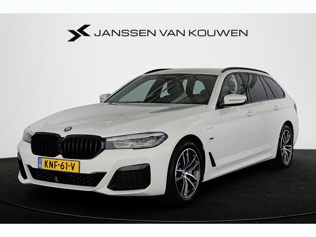 BMW 5-Serie Touring 530e M Sport Trekhaak Adaptieve Cruise Control 360 Camera