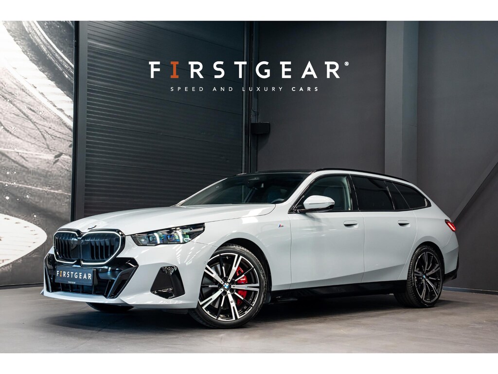 BMW 5-Serie Touring 540d xDrive *M-Sport Pro / Panorama / Harman-Kardon / HUD / Surround-view*