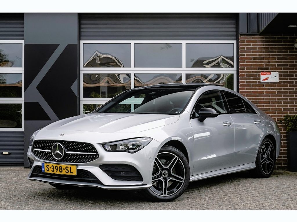 Mercedes-Benz CLA 250 e AMG Line | Panorama | Trekhaak | Widescreen | Camera | Sfeerverlichting | 18' Inch |