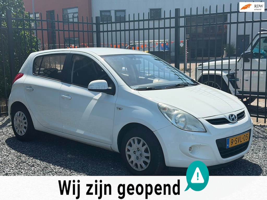 Hyundai i20 1.2i i-Drive IJSKOUDE AIRCO!APK!5DEURS!KOOPJE!