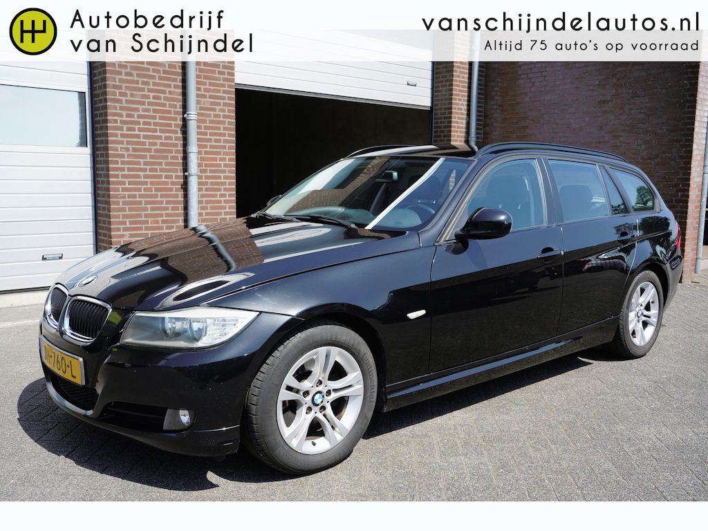 BMW 3-Serie Touring 318D 136PK BUSINESS LINE NIEUWE APK!! LET OP !!! BIJ 239DKM NIEUWE MOTOR GEPLAATST NAVI LEDER CLIMA CRUISE BLUETOOTH PDC LMV 4X ELECTR.RAMEN/SPIEGELS