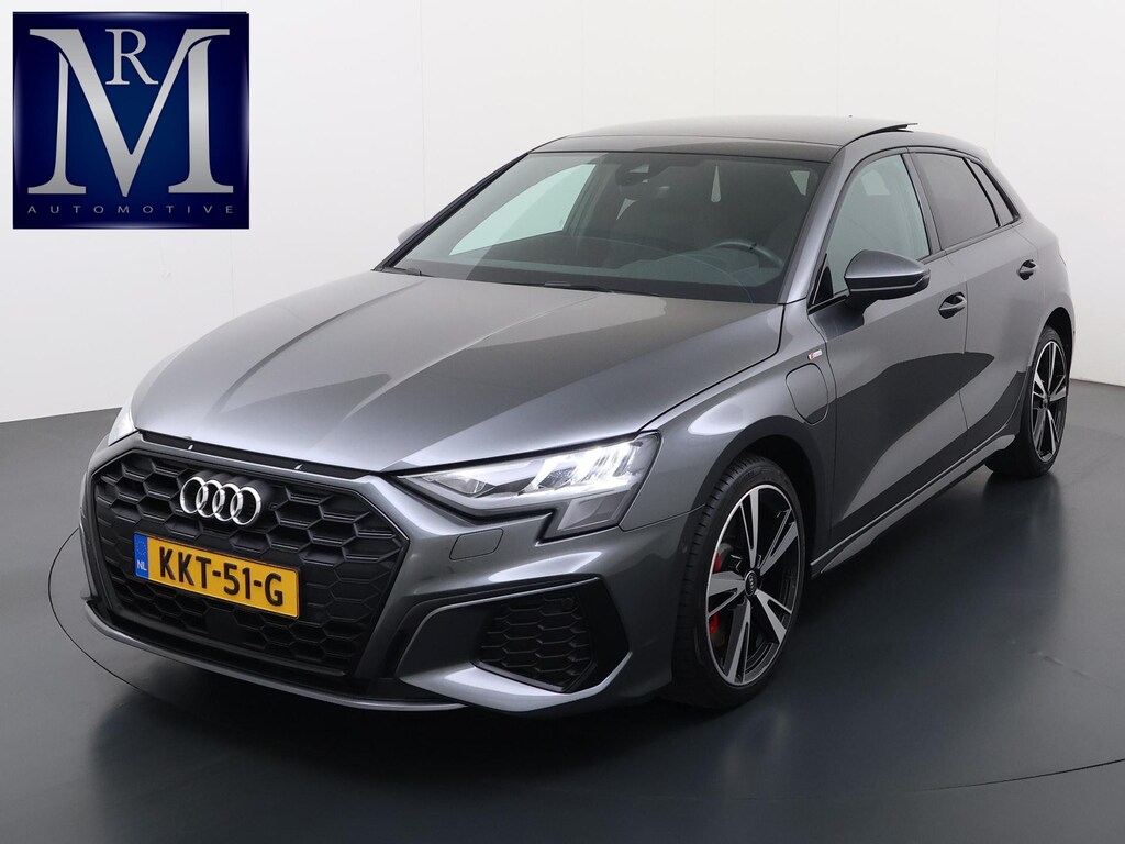 Audi A3 Sportback 45 TFSI e S edition Competition 245 PK PHEV |  S-LINE INTERIEUR & EXTERIEUR | PANORAMADAK | KEYLESS GO & START | BLACK OPTIC PAKKET | STOELVERWARMING | AUDI DEALER ONDERHOUDEN |