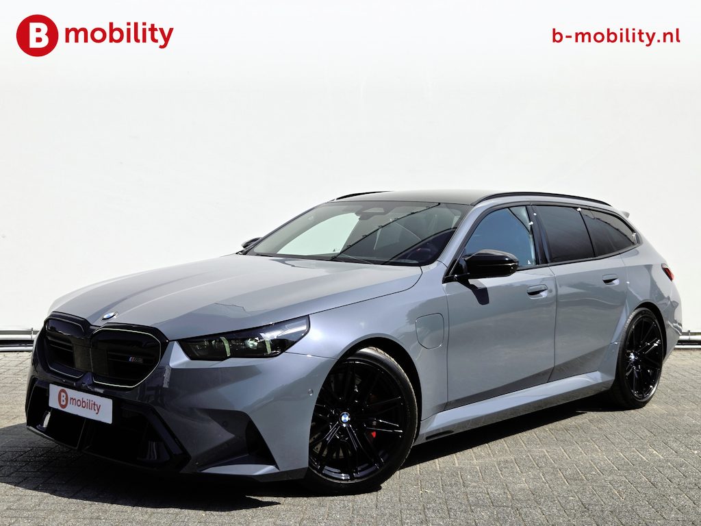 BMW M5 5-serie Touring M-Drivers Package Origineel NL Panoramadak Trekhaak | Bowers&Wilkins | Stoelverwarming/Ventilatie | Head-Up | Adaptieve LED Koplampen