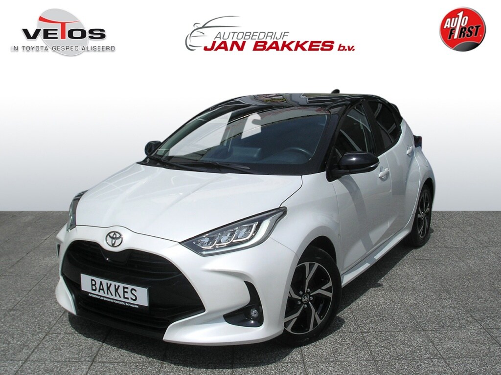 Toyota Yaris Hybrid Black & White 14.790 km