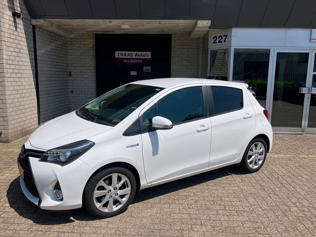 Toyota Yaris 1.5 Full Hybrid Dynamic / FACELIFT / NAVI / CAMERA / APK 2027