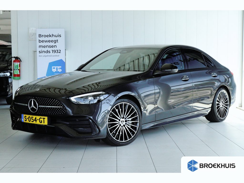 Mercedes-Benz C-klasse 300 AMG Line | Cruise Control | Trekhaak | Stoelverwarming | Navi | Carplay | Sfeerverlichting | 19 Inch | LED | Camera |