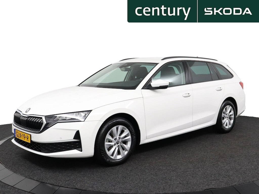 Skoda Octavia Combi 1.5 TSI 115Pk First Edition / Zwenkbare trekhaak / PDC / Carplay