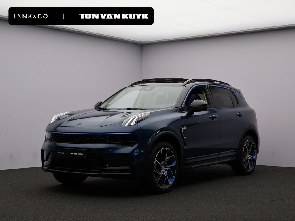 Lynk & Co 01 1.5 / Carplay / Camera / Adaptive Cruise / Panoramadak / Dodehoekdetectie / Stoelverwarming / Autom. bestuurdersstoel / Navi / Trekhaak Mogelijk /