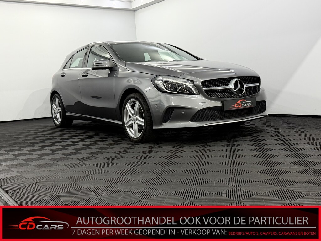 Mercedes-Benz A-klasse 180 d Ambition Camera, Half leder, Navi, Cruise control, Stoelverwarming, Lichtmetalen velgen, A start stop