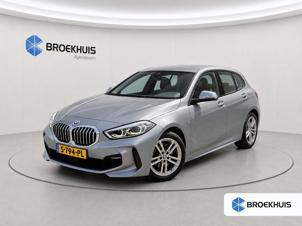BMW 1-Serie 118i Introduction Edition | Navigatie | Skyscraper Grau | Cruise Control | Climate Control | Automatische 2-zone airconditioning | BMW Live Cockpit Plus | BMW M 50 Jahre uitvoering