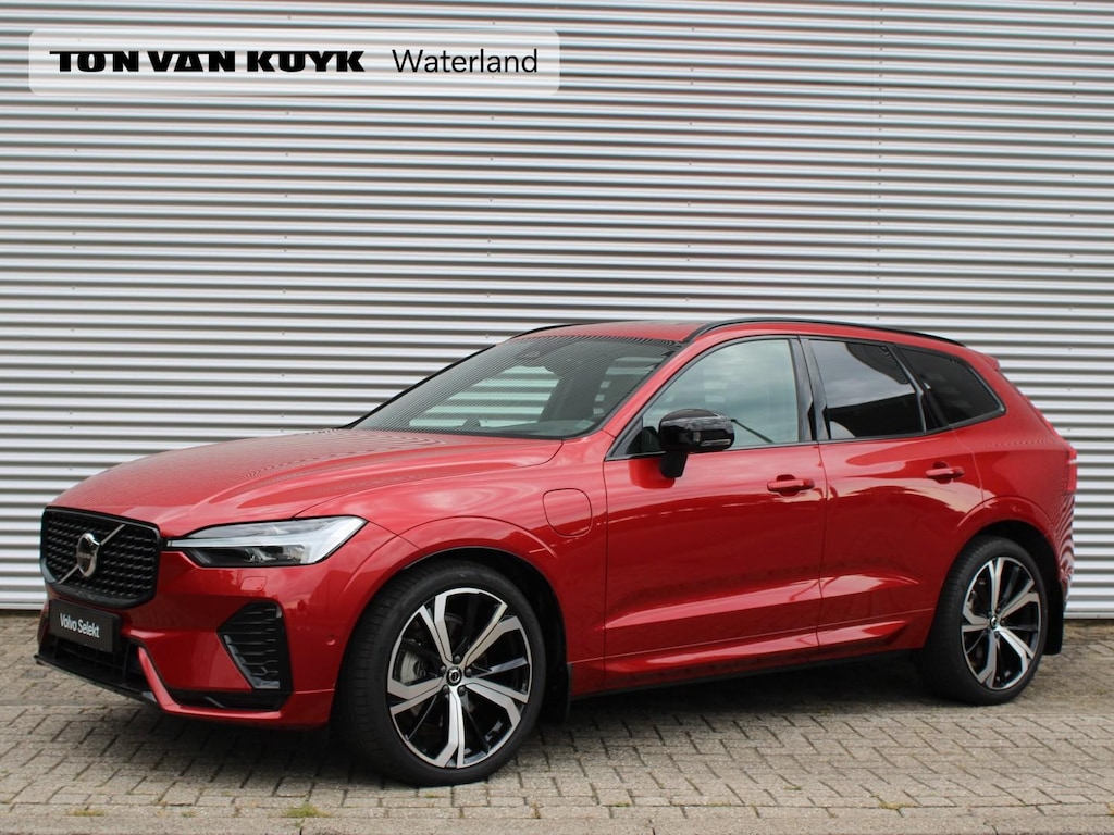Volvo XC60 2.0 T8 Plug-in hybrid AWD Ultra Dark Automaat / Luchtvering Bowers & Wilkins / Trekhaak / Panoramadak / 21"velgen / Gelaagde zijruiten / Privacy Glass