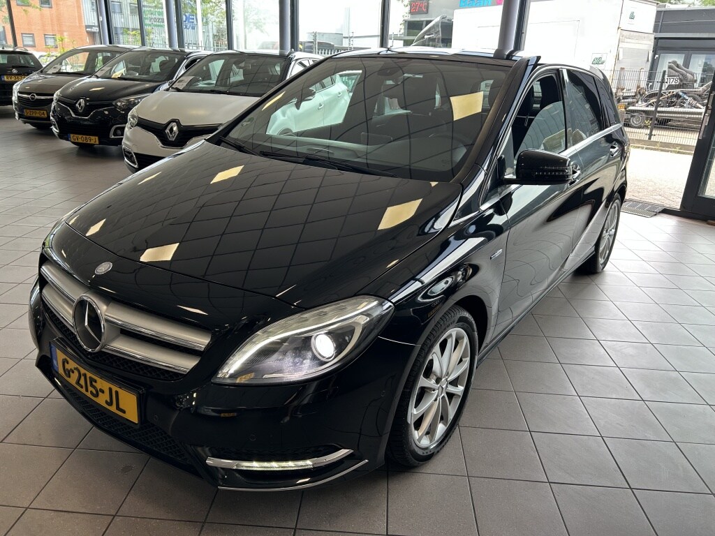 Mercedes-Benz B-klasse 180 Ambition Climat in NW STAAT NW APK BJ 2011 !!!