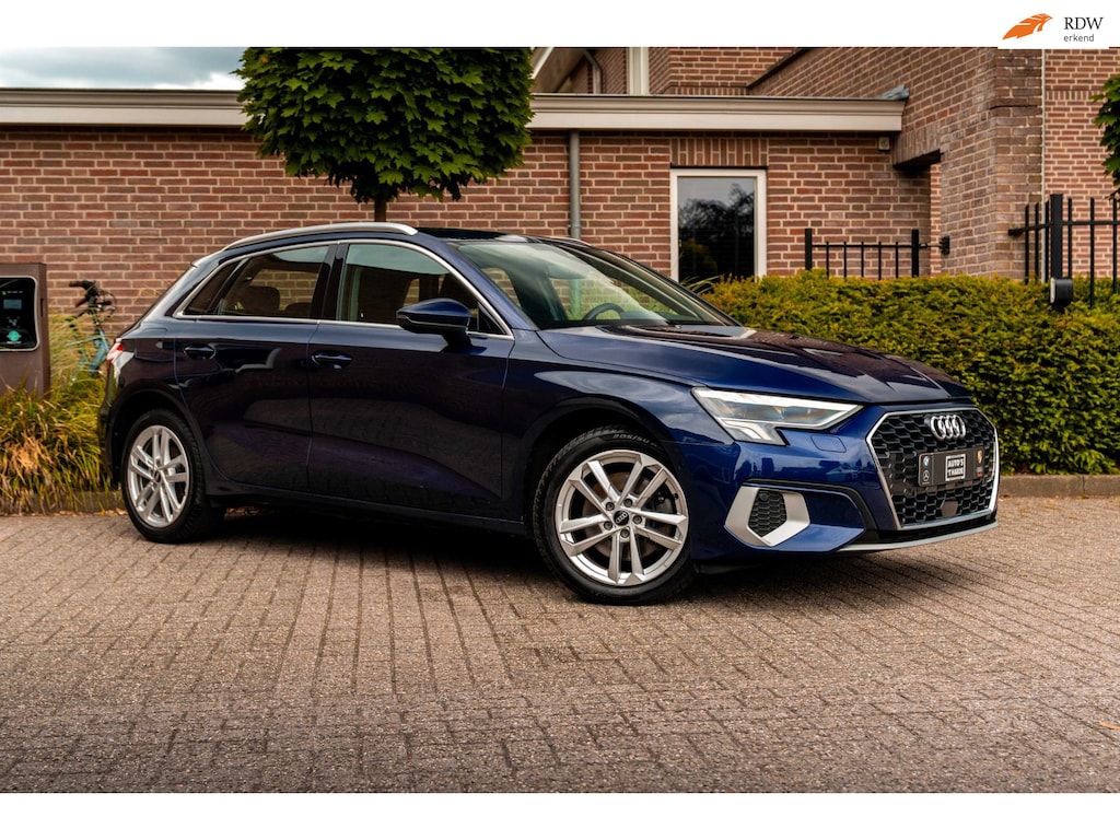 Audi A3 Sportback 40 TFSI e Business Edition 204 PK Ambiance Adaptive Keyless Elek.Klep Stoelverwarming 17''