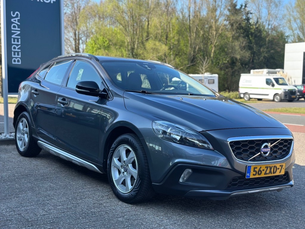 Volvo V40 1.6 T4 Cross Country Momentum '' Trekhaak - Keyless - Camera ''