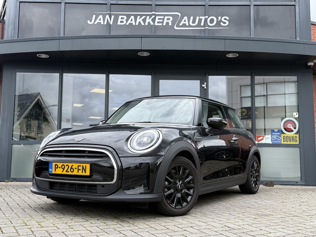 MINI Cooper 3-Deurs 1.5 Business Edition ✅ Navigatie ✅ Sportstoelen ✅ LED UK Achterlicht