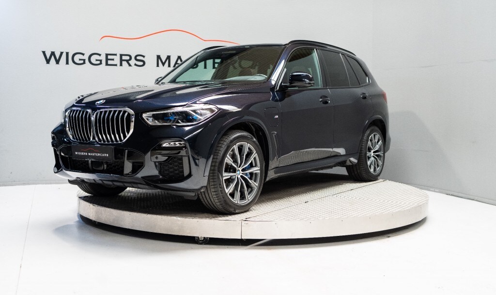 BMW X5 45e Hybrid X-drive, M-sport HIGH Executive, Panodak, H&amp;K audio, Camera, Laser, Carbon Black