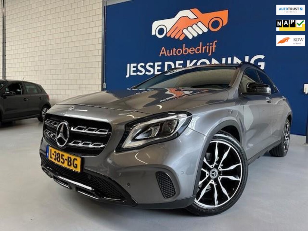 Mercedes-Benz GLA 200 Premium Plus Automaat/ bj.2018/ kleur : grijs/ navigatie/sportvelgen/NAP met 113439 km./ APK 10/2026.