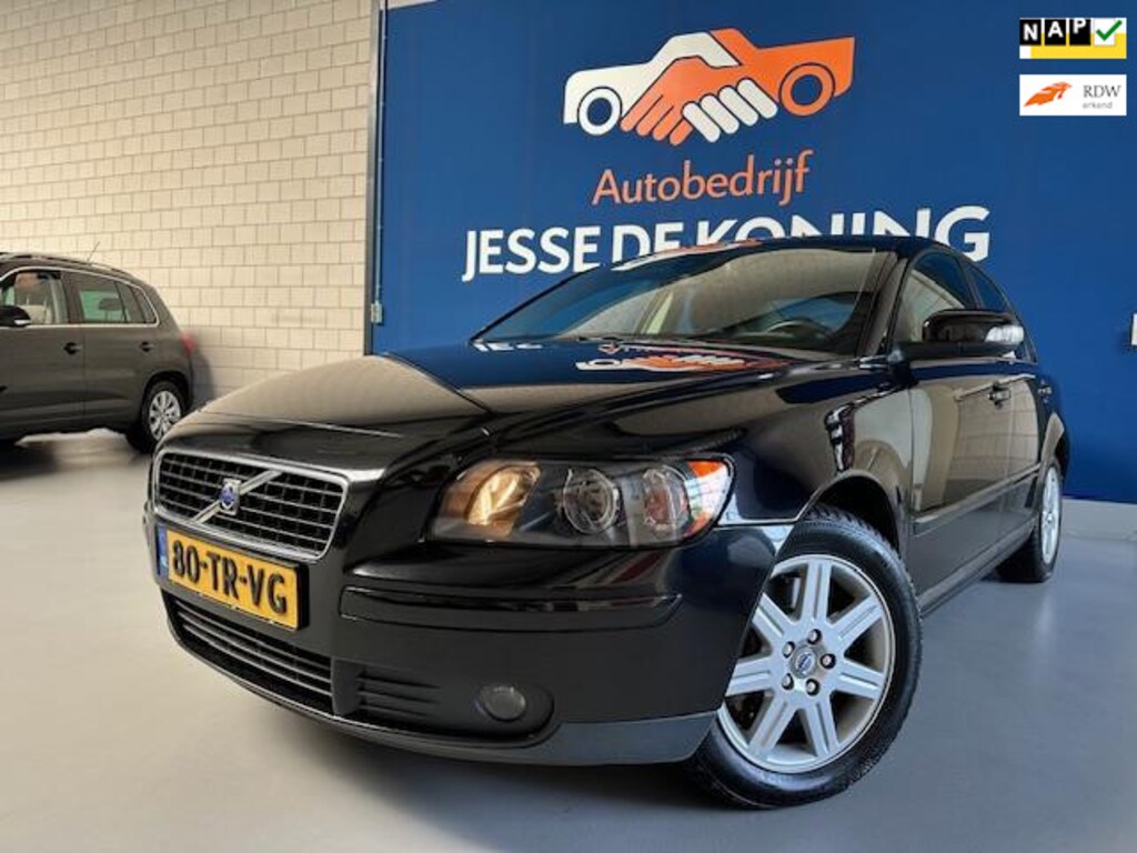 Volvo S40 2.4 D5 Edition II automaat 5 cilinder,bj.2007,kleur:zwart.Climate,Sportvelgen,Cruise,APK 02/2027 en NAP met 354307 km.
