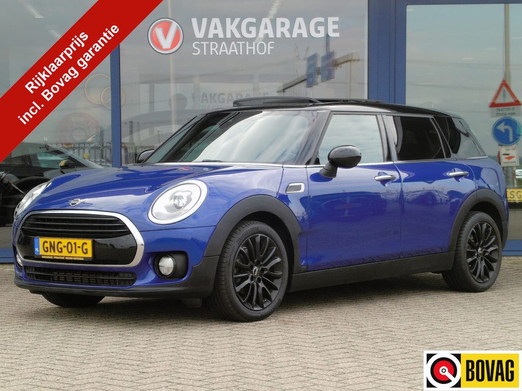 MINI Clubman 1.5 Cooper Chili, Automaat / Apple Carplay / Schuifdak / Stoelverwarming / Keyless / LED verlichting / Parkeersensoren / 17 '' LMV