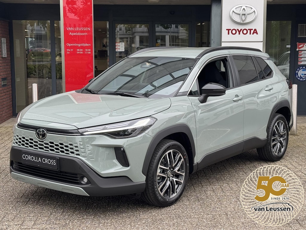 Toyota Corolla Cross 2.0 Hybrid 180 DYNAMIC NIEUW DIRECT LEVERBAAR! BLIND SPOT STOEL/STUURVERW KEYLESS 18'' LM-VELGEN APPLE/ANDROID NAVI CLIMA AD-CRUISE PARK-SENSOREN