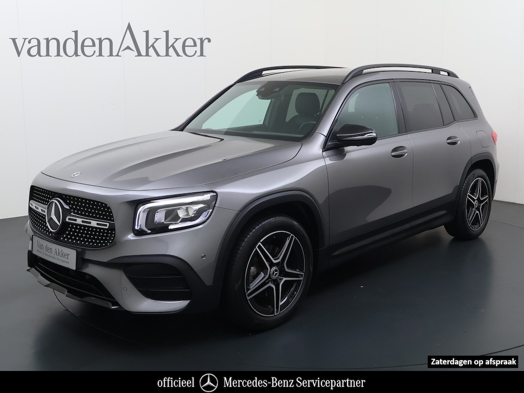 Mercedes-Benz GLB 200 AMG // Trekhaak // 360 Camera // Nightpakket // Carplay // Augmented Reality // 19" AMG Velgen