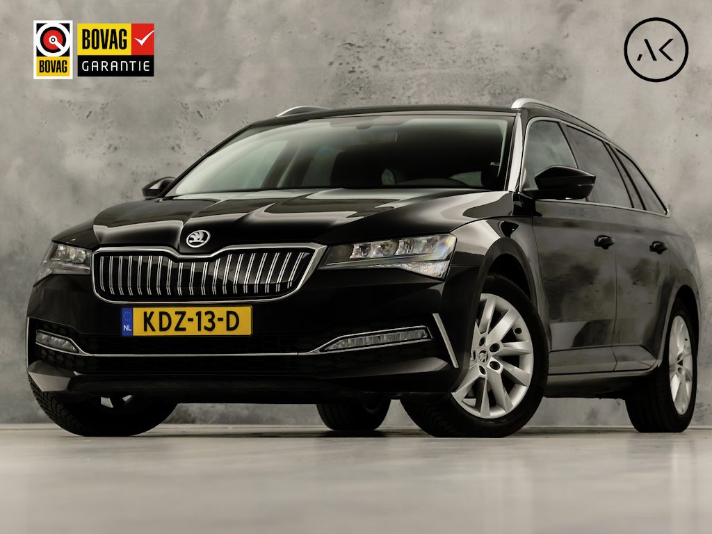 Skoda Superb Combi 1.4 TSI iV Business Sport 218Pk Automaat (VIRTUAL COCKPIT, APPLE CARPLAY, GROOT NAVI, CAMERA, STOELVERWARMING, SPORTSTOELEN, KEYLESS, ADAPTIVE CRUISE, GETINT GLAS, NIEUWSTAAT)