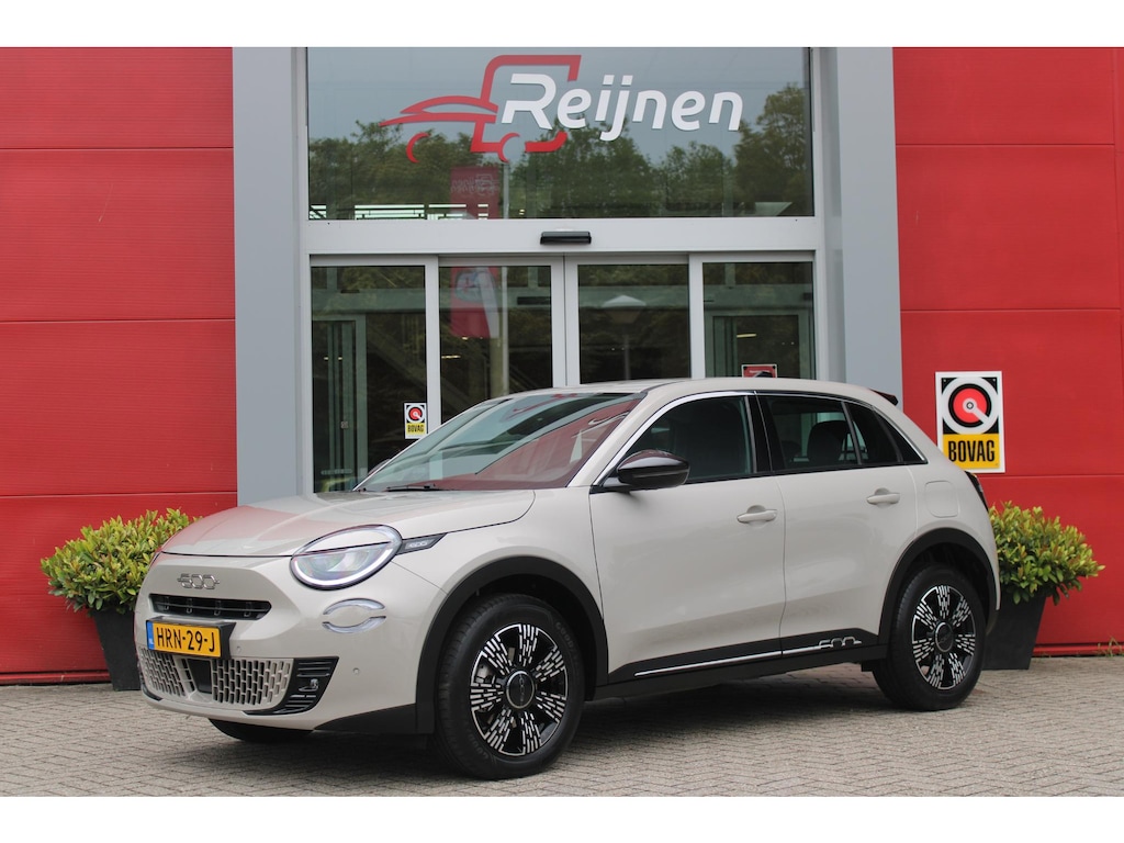 Fiat 600 1.2 Hybrid 110PK AUTOMAAT URBAN | STOEL/VOORRUIT VERWARMING | KEYLESS ENTRY/START | 17" LICHTEMATELN VELGEN | DRAADLOZE TELEFOONLADER | DRAADLOZE APPLE CARPLAY/ANDROID AUTO | NAVIGATIE | DAB+ RADIO | PARKEERSENSOREN VOOR + ACHTER | ACHTERUITRIJ CAMERA | CRUISE CONTROL | LED KOPLAMPEN |