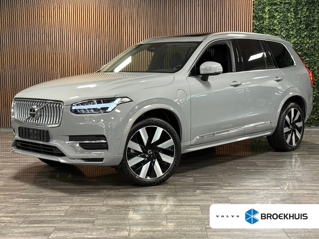 Volvo XC90 T8 AWD Recharge Plus Bright | Trekhaak | 360 Camera | Harman Kardon | 455pk | Adaptieve Cruise Control | Stoelverwarming voor+achter | Stuurwielverwarming | Schuifdak | Full LED Meesturende koplampen | Pilot Assist | BLIS Dode Hoek Detectie | Elektrische voorstoelen geheugen | Lederen bekleding | Zitting verlenging voorstoelen | Lederen dashboard | 20 Inch | Google Infotainment | Keyless Drive | Privacy Glass | Elektrisch bedienbare achterklep | Geïntegreerd kinderzitje achterin | Geïntegreerde zongordijnen achterportieren | Verlichte instaplijsten | 7-Persoons | 4-Zone Climate Control | DAB Radio | Apple Carplay/Android Auto | Vapour Grey Metallic |