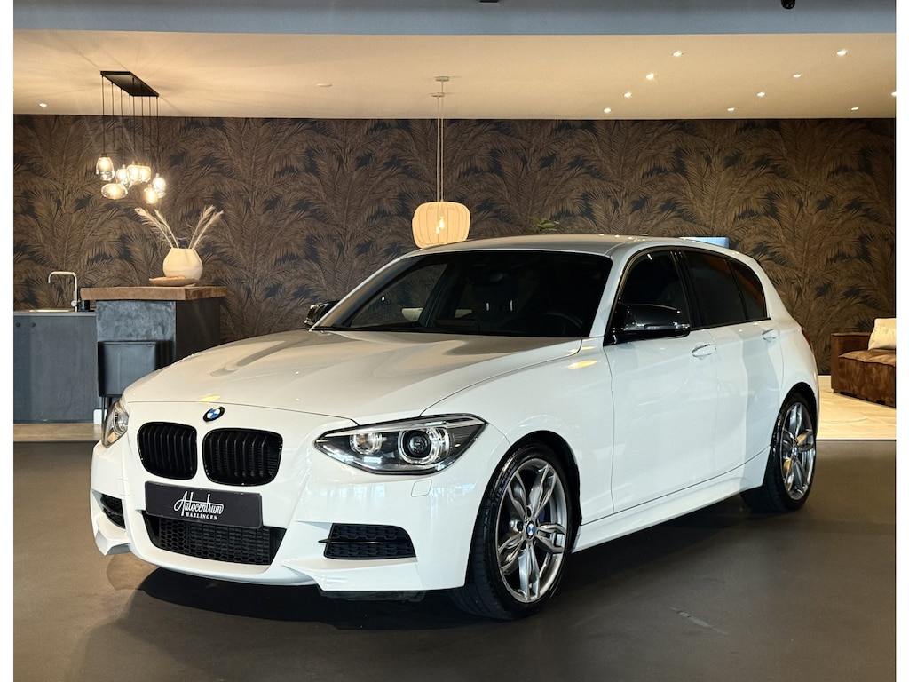 BMW 1-Serie M135i xDrive I M-Pakket I Automaat I Groot Navi
