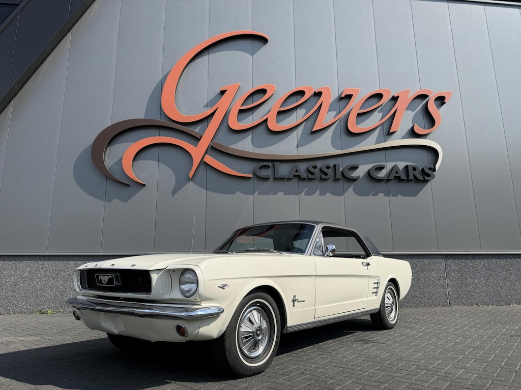 Ford Mustang Coupe