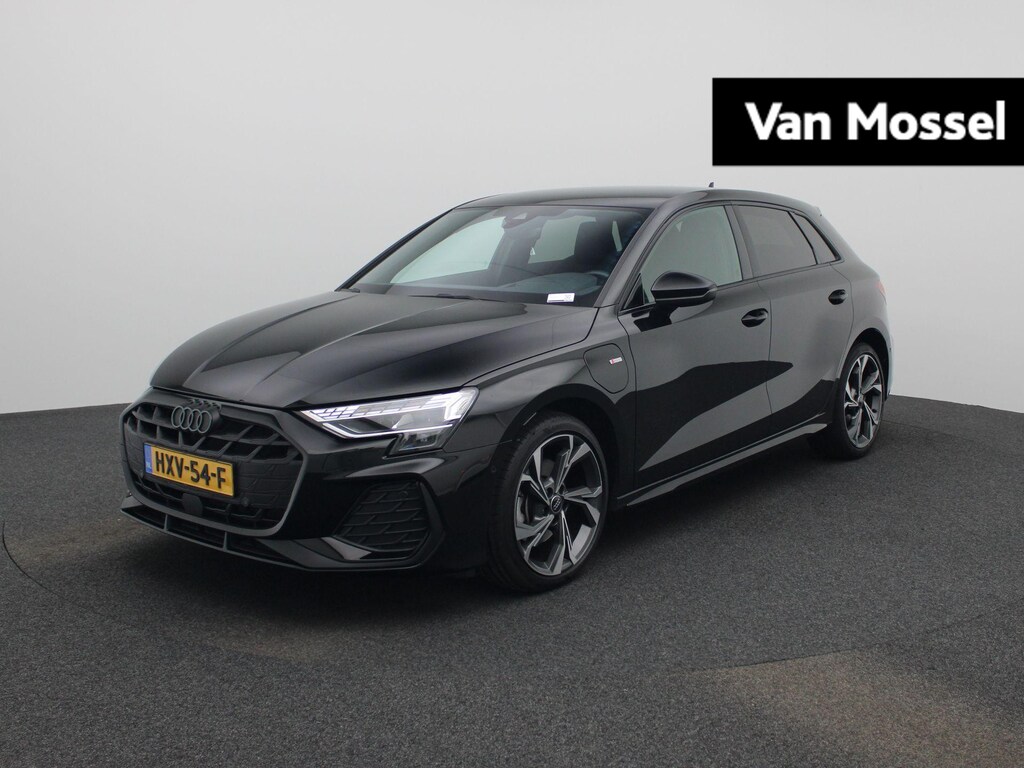 Audi A3 Sportback 40 TFSI e S edition 204 PK | Automaat | Adaptive cruise control | Achteruitrijcamera | Sonos | Climate control | Navigatie | Stoelverwarming | Smartphone interface | Head-up display | Optiekpakket zwart plus | Ledkoplampen