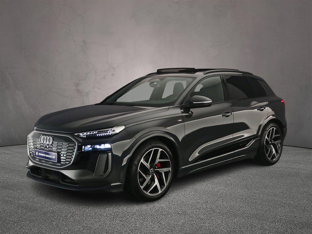Audi Q6 e-tron S-editon 388PK quattro | Trekhaak | Panoramadak | Luchtvering | B&O | Alcantara |  Tech-Pro | 21-Inch | Akoestisch-Glas | Privacy-Glas | Head-up | Top-View | Massage |