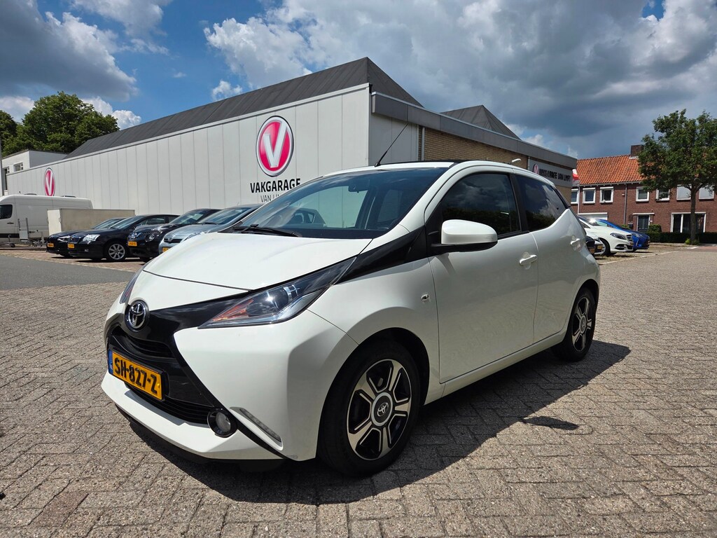 Toyota Aygo 1.0 VVT-i x-pose Automaat | Climate controle | Cabrio dak | Lm-velgen | Navigatie