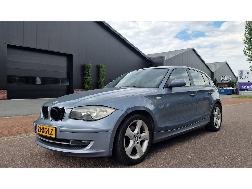 BMW 1-Serie 118i High Executive NAVI PSENSOR LEDER CRUISE TREKHAAK 2 X SLEUTELS