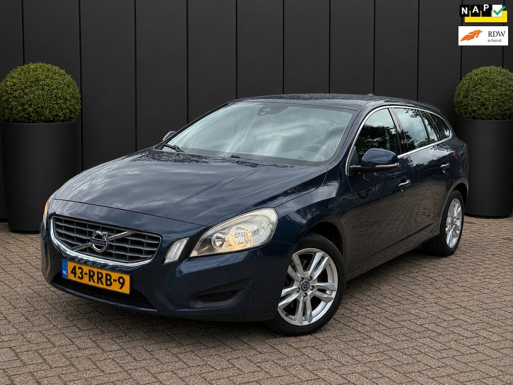 Volvo V60 1.6 T4 Momentum AUTOMAAT NAVI CRUISE APK