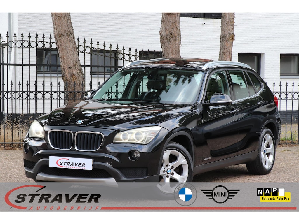 BMW X1 sDrive20i Chrome Line |Sportstoelen |Trekhaak |Panoramadak