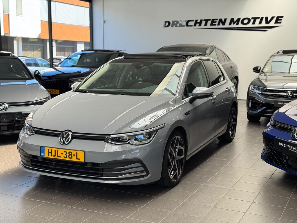 Volkswagen Golf 1.5 eTSI Style / Pano / Camera /