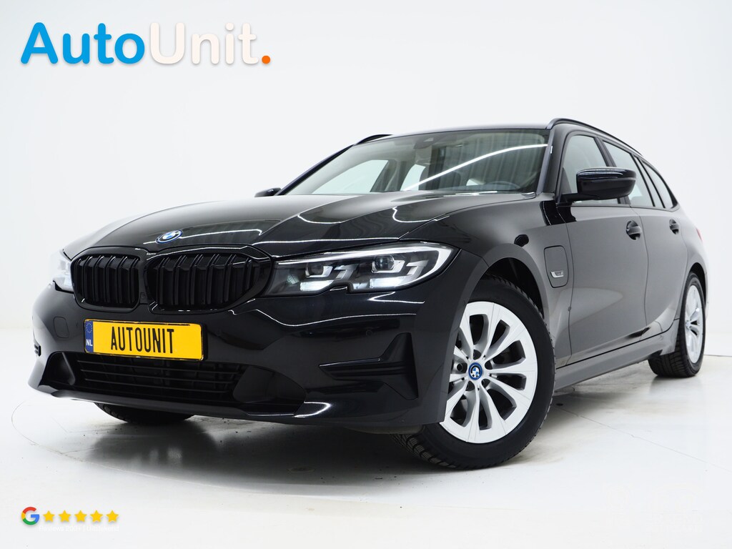 BMW 3-Serie Touring 320e Shadow Line | Camera | Trekhaak | Leder/Stof | DAB | LED | Cruise | Carplay