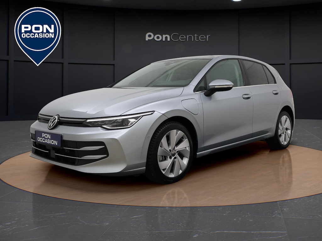 Volkswagen Golf 1.5 eHybrid Style | Camera | Side Assist | ERGO Stoel | ACC | Spiegelpakket | Getint Glas | 17'' |