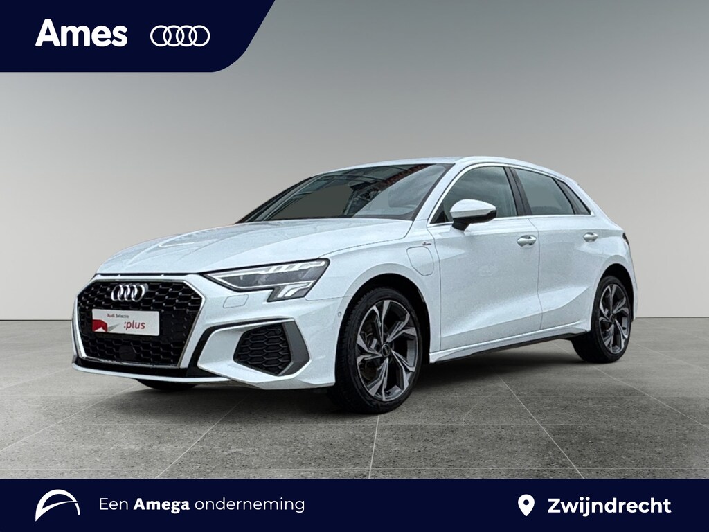 Audi A3 Sportback 40 204pk TFSI e S edition Parkeerassistent | MMI navigatie plus MMI touch | Adaptive cruise control