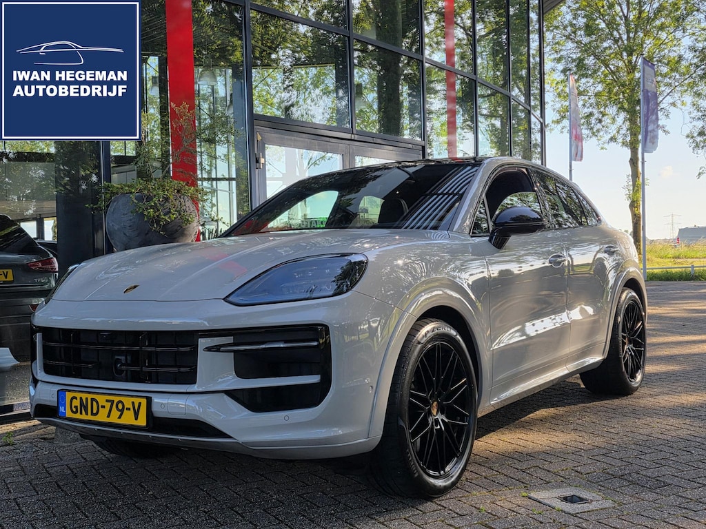 Porsche Cayenne Coupé 3.0 E-Hybrid | Sport Design pakket | Wegkl. Trekhaak | Luchtvering | Panoramadak | Leder | LED | Sfeerverlichting | Climate Control | 21 inch