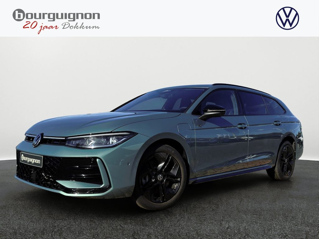 Volkswagen Passat Variant 1.5 eHybrid R-Line Business | Trekhaak | Pano Dak  | 5J Garantie | Black Style | 272Pk |